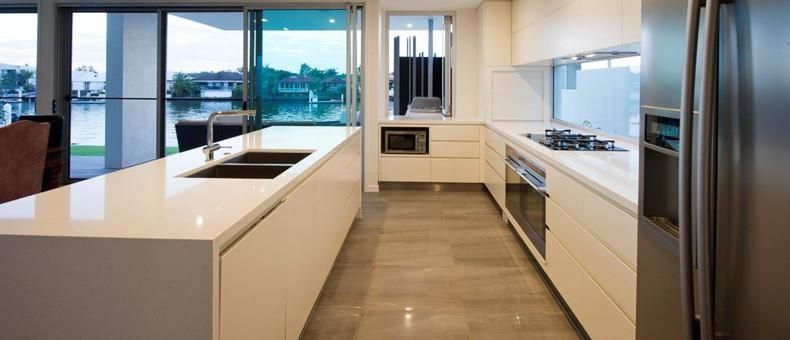 Custom High Grade Durable MDF Lacquer Kitchen Cabinet with White Quartz Stone Countertop