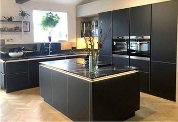 Customized Modern Style Matt Black L-Shape Lacquer Kitchen Cabinet with Island