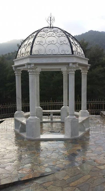 Beautiful European Style Marble Dome Gazebo with Eight Columns Manufacturer in China