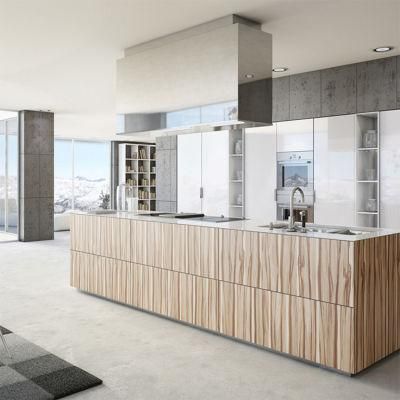 European Frameless Style Luxury High Gloss White Lacquer Home Kitchen Cabinet with Man Made Island Quartz Stone Waterfall