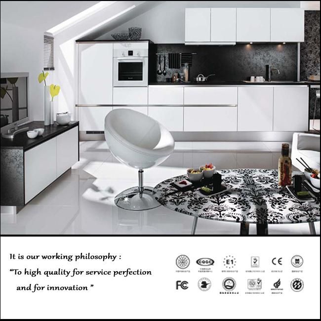 2015 New Design European Style Kitchen Cabinet (ZH-6057)