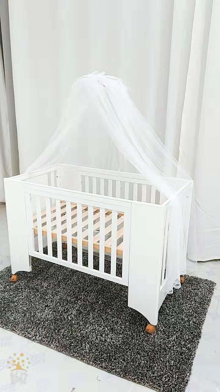 Wooden Baby Crib Multifunctional Non Painted Solid Wood Modern Style