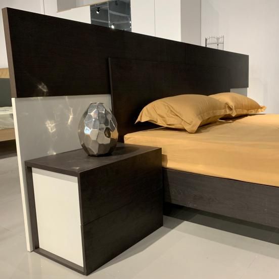 Custom European Design Bedroom Furniture Super King Size Bed for Villa/Resort/Apartment