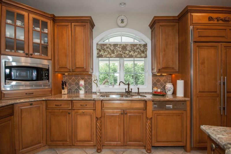 Classic European Design Home Decoration Island Style Shaker Solid Wood Kitchen Cabinet