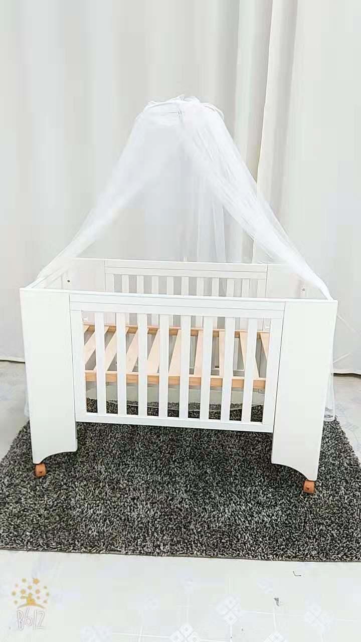 Wooden Baby Crib Multifunctional Non Painted Solid Wood Modern Style